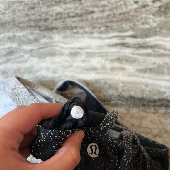 Lululemon Energy Bra Size 2
Ombre Speckle Stop Jacquard EB Black White - Picture 3 of 6